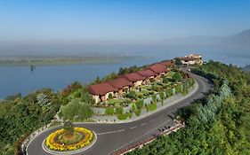 Taj Dal View Srinagar
